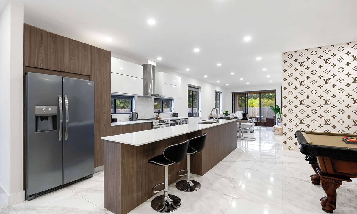 Croissant Park House | 3BR Luxe Duplex with Pool, BBQ & Games Near Downtown