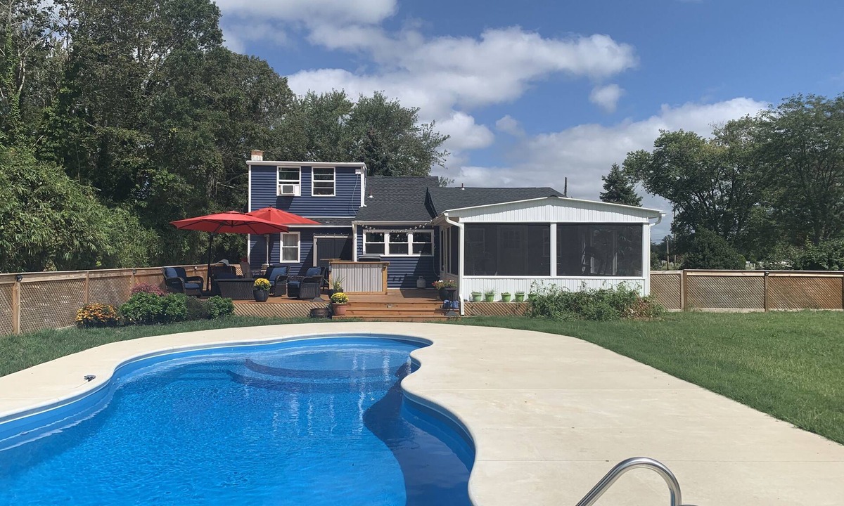 Lower Township House | 3BR private oasis with in-ground heated pool - close to winery, beaches & bay!