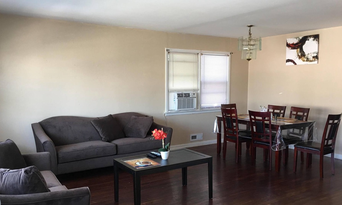 Greenville Apartment | 3Brm +1 bathrm Home, Quiet, Close to New York City, Free parking