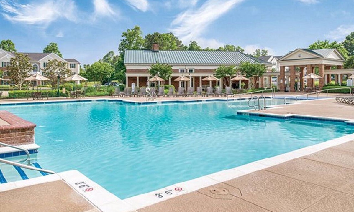 Berkeley Condo | 4 BDRM SLEEPS 12 HUGE UNIT, LOADED WITH AMENITIES INDOOR/OUTDOOR POOLS, LOCATION