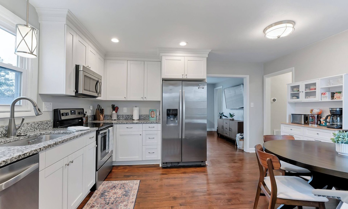 Norfolk House | 4-Bed Family Retreat Game Room Dog Friendly