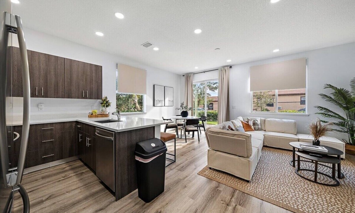 Riviera Beach House | 4 Bed WPB - Home Near 95, Airport, DT & Beaches