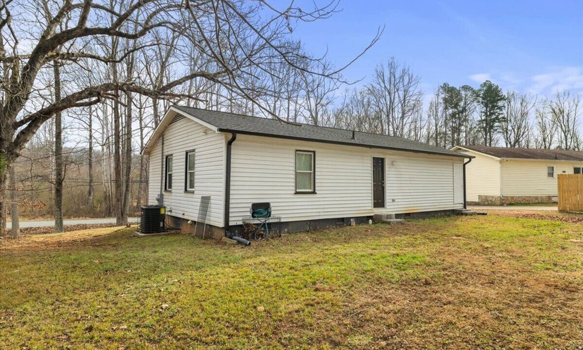 Roxboro House | 4 bedroom 2 bath home in the center for Roxboro