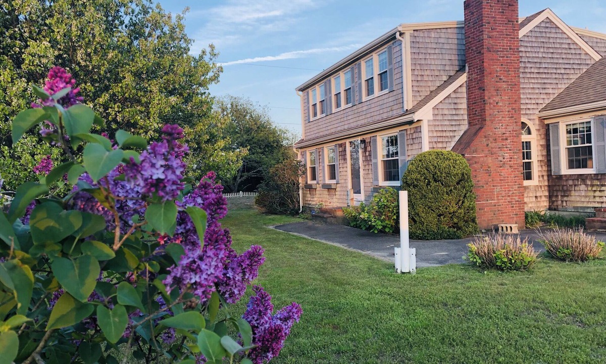 West Dennis House | 4 Bedroom Beach Getaway 1000 feet to the Beach Central A/C