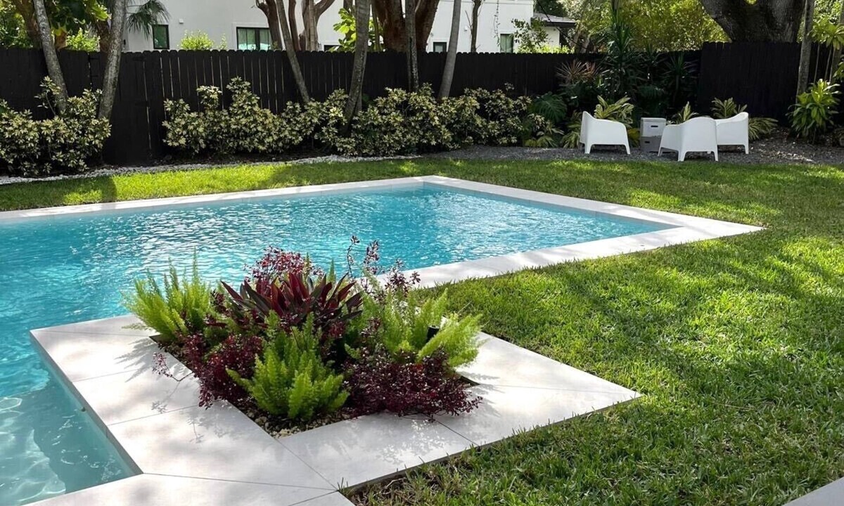 South Miami House | 4-bedroom furnished home in South Miami with amazing pool, garden and terrace.