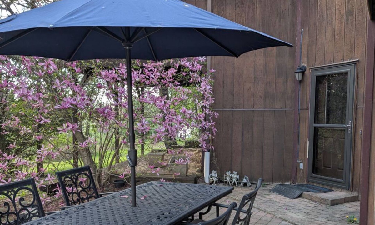 Homerville House | 4-bedroom geodome in beautiful Burbank with AC comfort