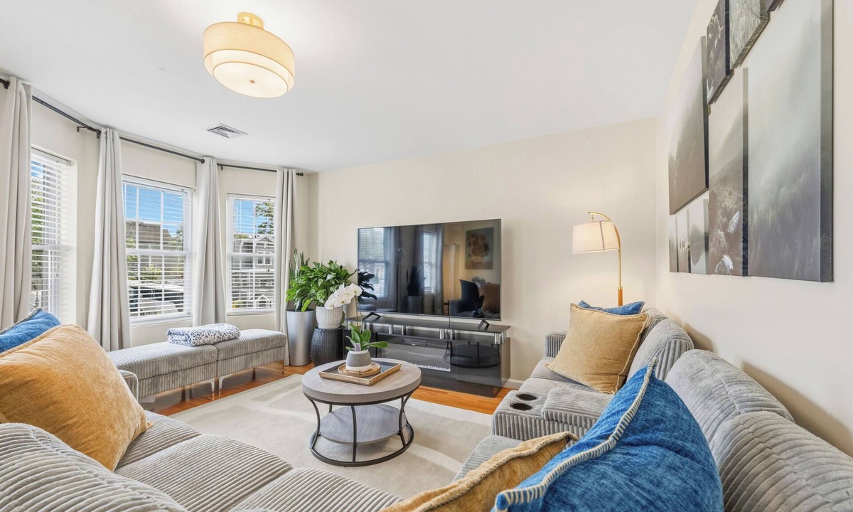 South Side House | 4 Bedroom home , 30 mins to Grand Central, Easy World Cup Access