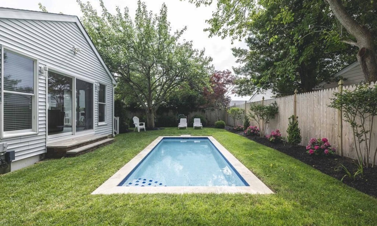 Village Green House | 4 Bedroom House Close to Beach | Pool, Yard & Deck