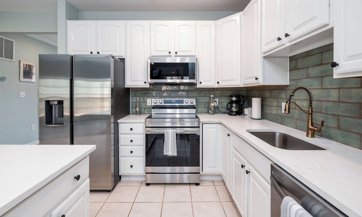 Ocean View House | 4-bedroom townhome near Bethany Beach with pool.