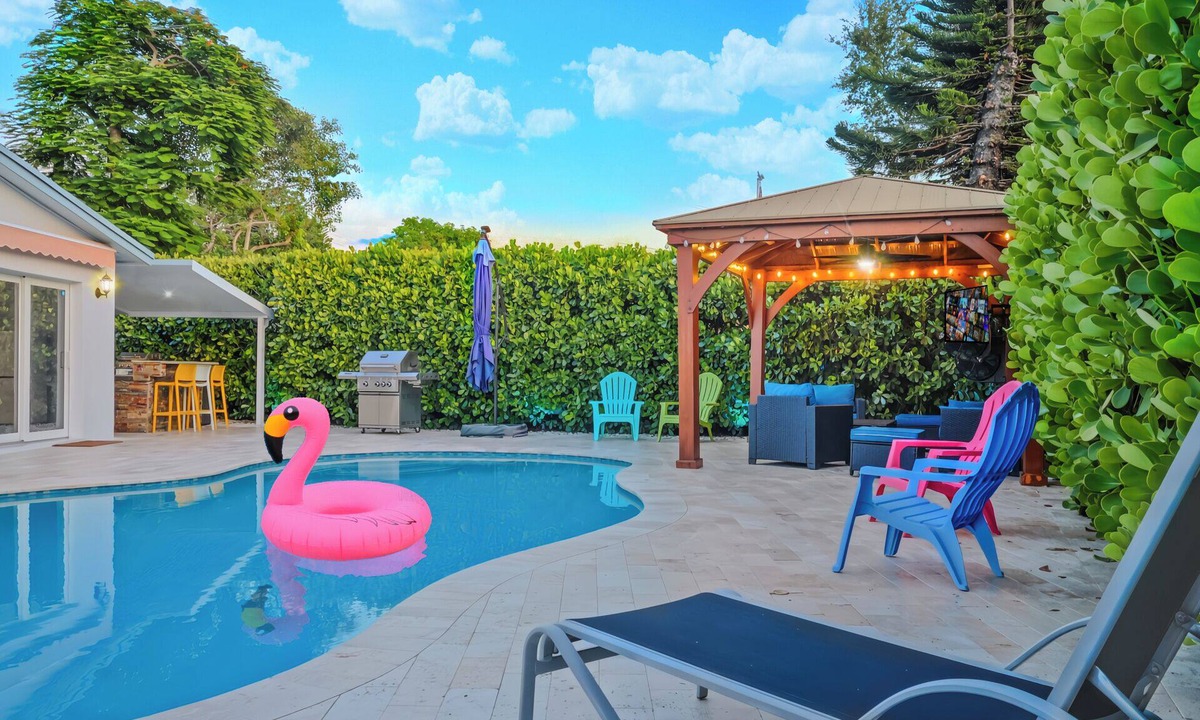 Pembroke Pines Villa | 4-Bedroom Villa, Pool, Game Room, Near The Beach & Hard Rock Hotel