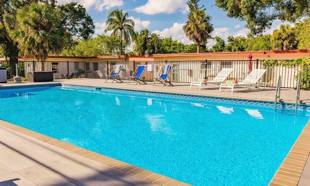 Edgewood Apartment | #4 Heated Pool, Large Yard, 2BR+sunroom/office