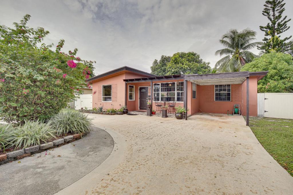 Highland Garden House | 4 Mi to Beach: Hollywood Home w/Patios!