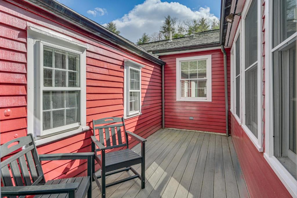 Dover House | 4 Mi to Noannet Pond: Pet-Friendly Home w/Yard