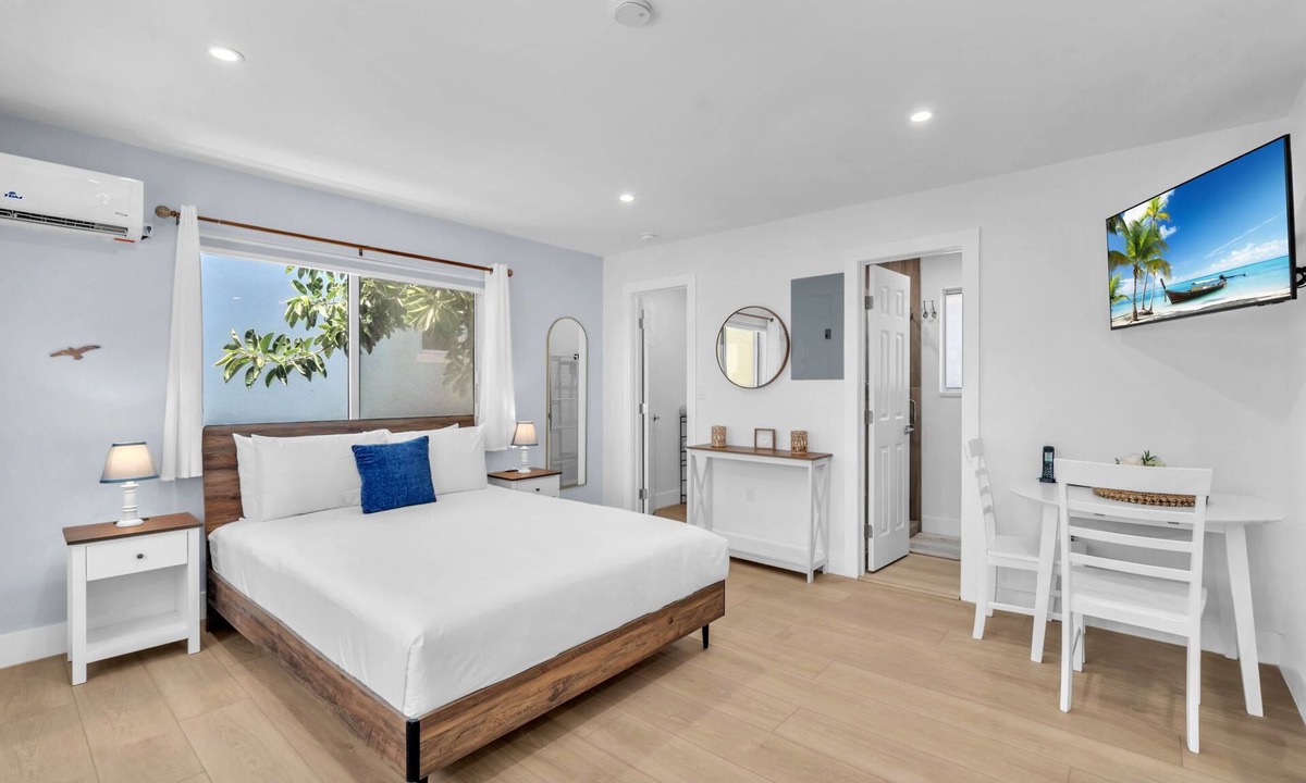 North Beach Apartment | #4 - Trendy Coastal Studio | Steps to Sand & Ocean