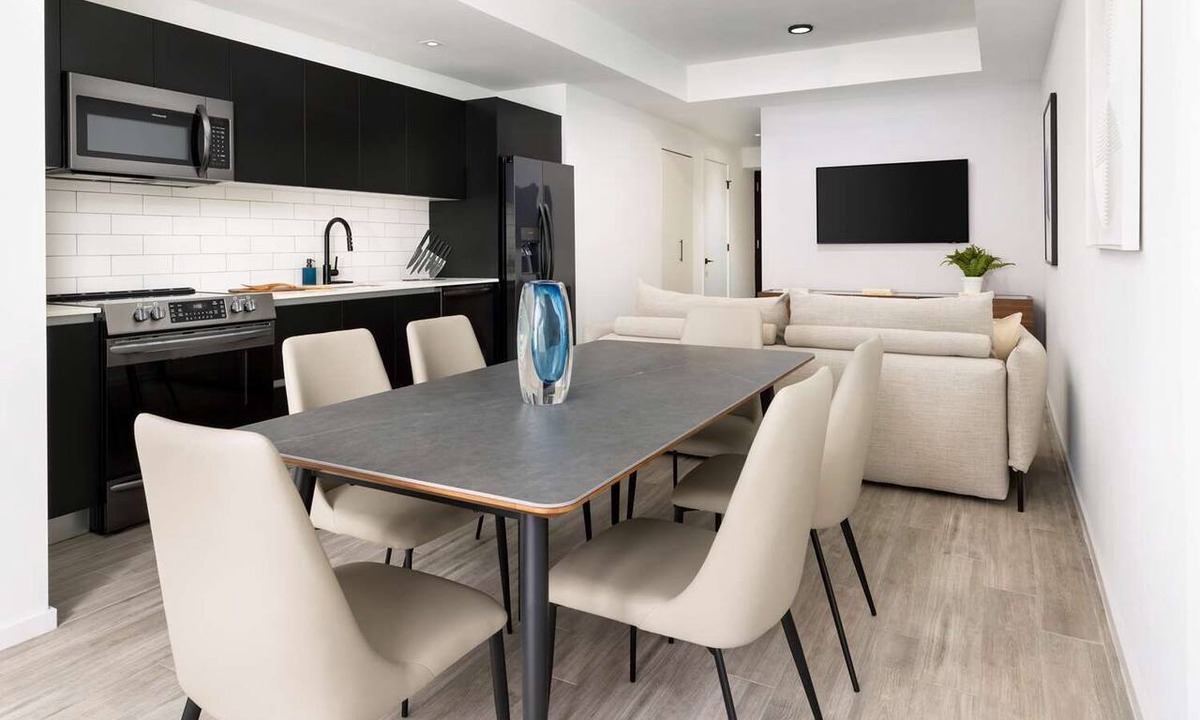 Downtown Miami Hotel | 4 Units, Ocean View One Bedroom Suite with King Bed at The Elser Hotel Miami