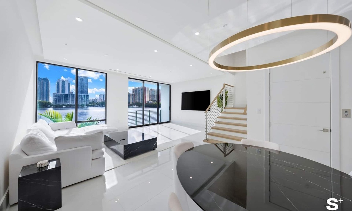 Eastern Shores House | 4016 Townhome