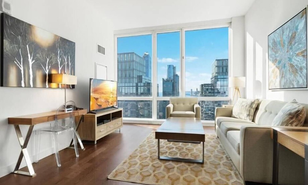 Hell's Kitchen Apartment | 42nd Street 2 Deluxe BR | Upscale | Midtown West
