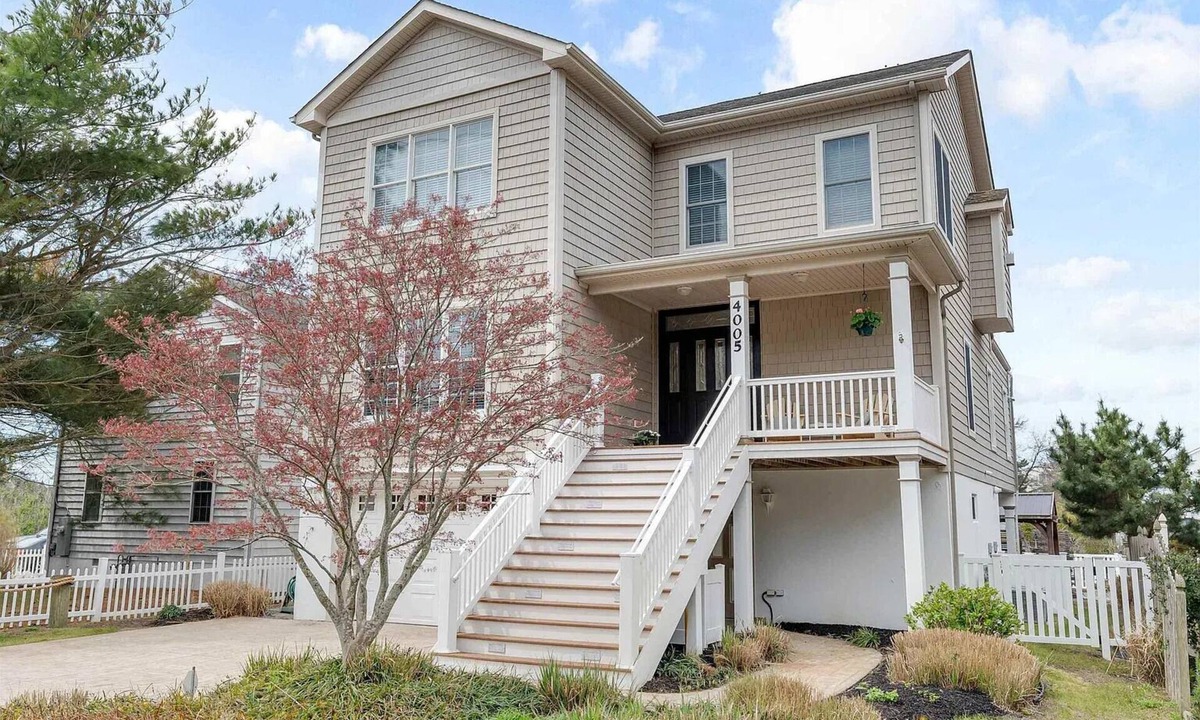 Green Creek House | 4BR 3BA Dog-friendly, BEACH BLOCK with Sunset views NEW HOT TUB