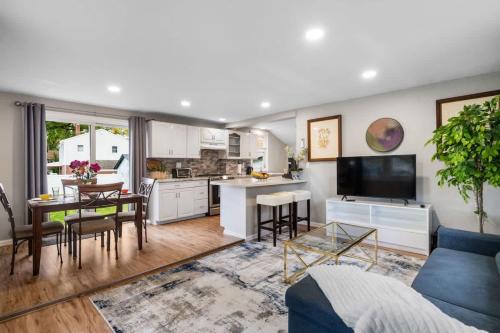 Teaneck House | 4BR Home Minutes to NYC Time Square