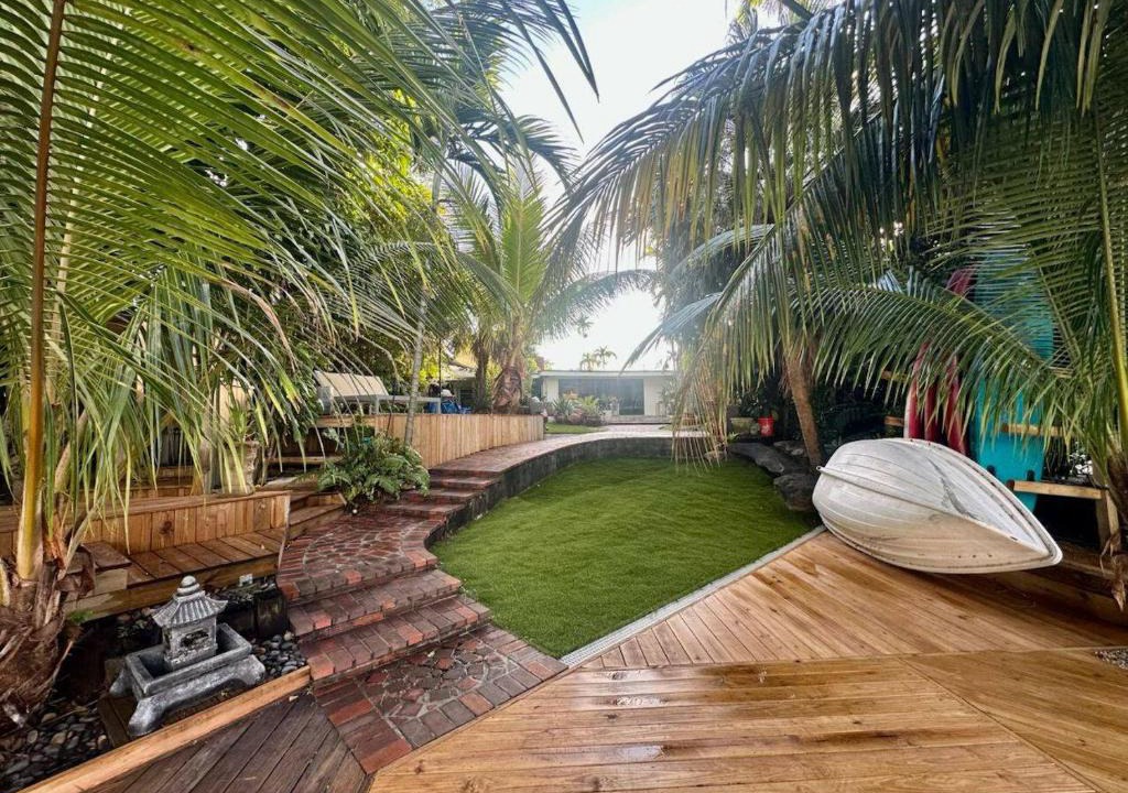 Aventura House | 4BR Lakefront Bali Vibes in Miami with Self Check in