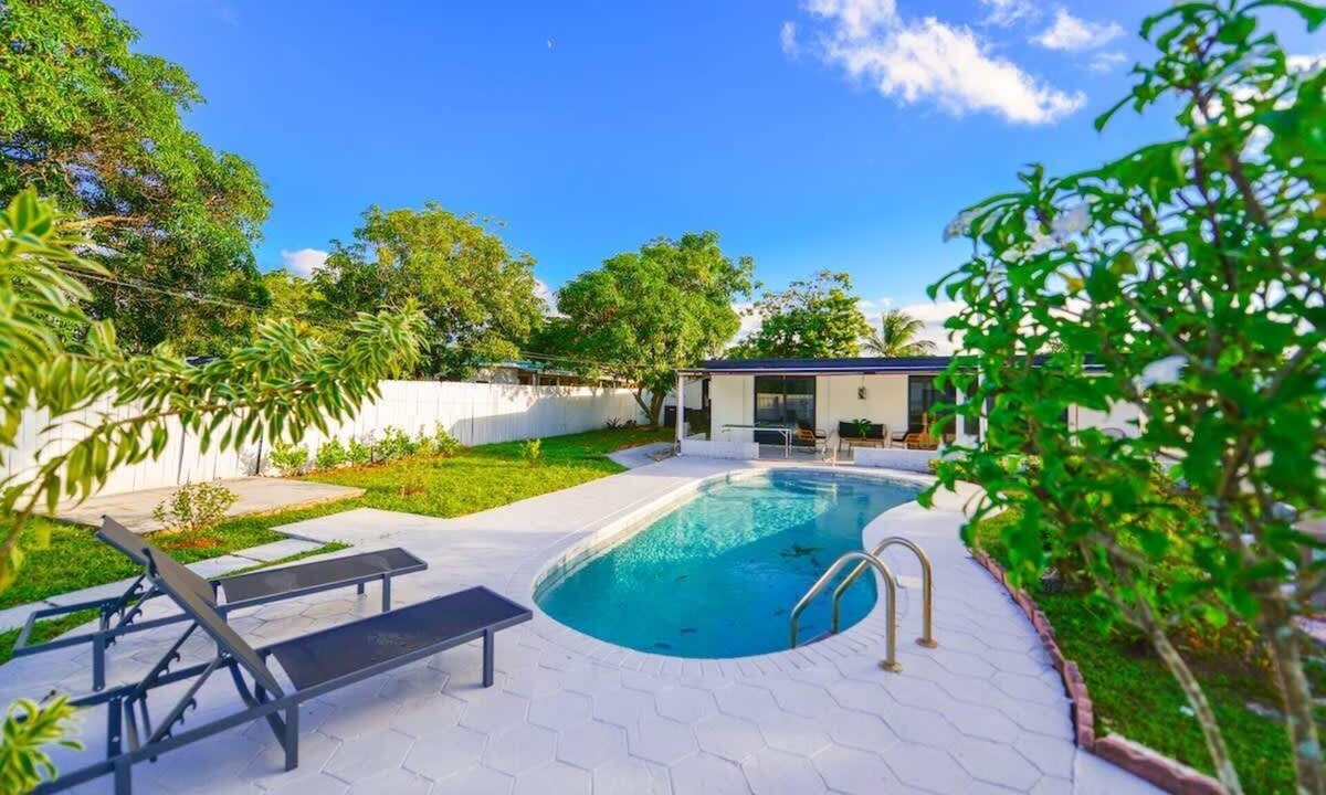 North Miami House | 4BR North Miami Retreat | Pool & Patio
