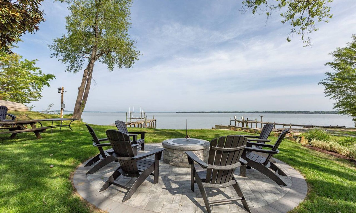James Monroe House | 4BR Potomac Riverfront Cottage with Private Dock & Sunset Views