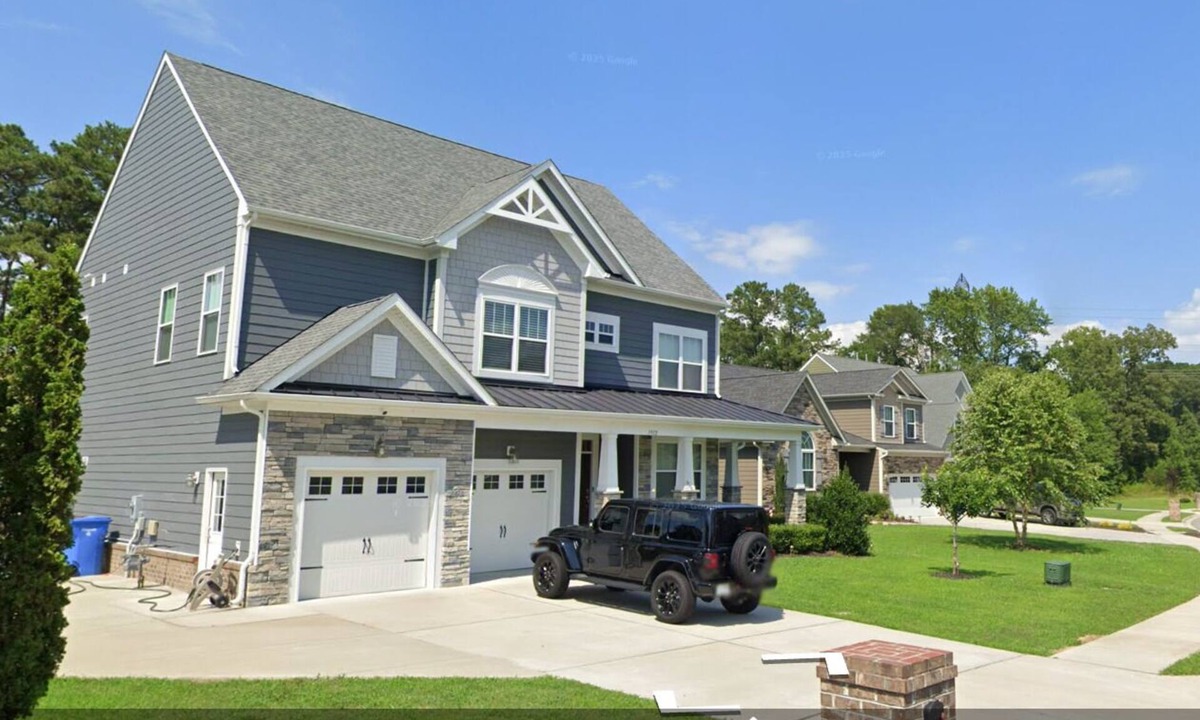 Chesapeake House | 5-bedroom Home in Chesapeake w/Pool & Gym. Close to shopping and restaurants!