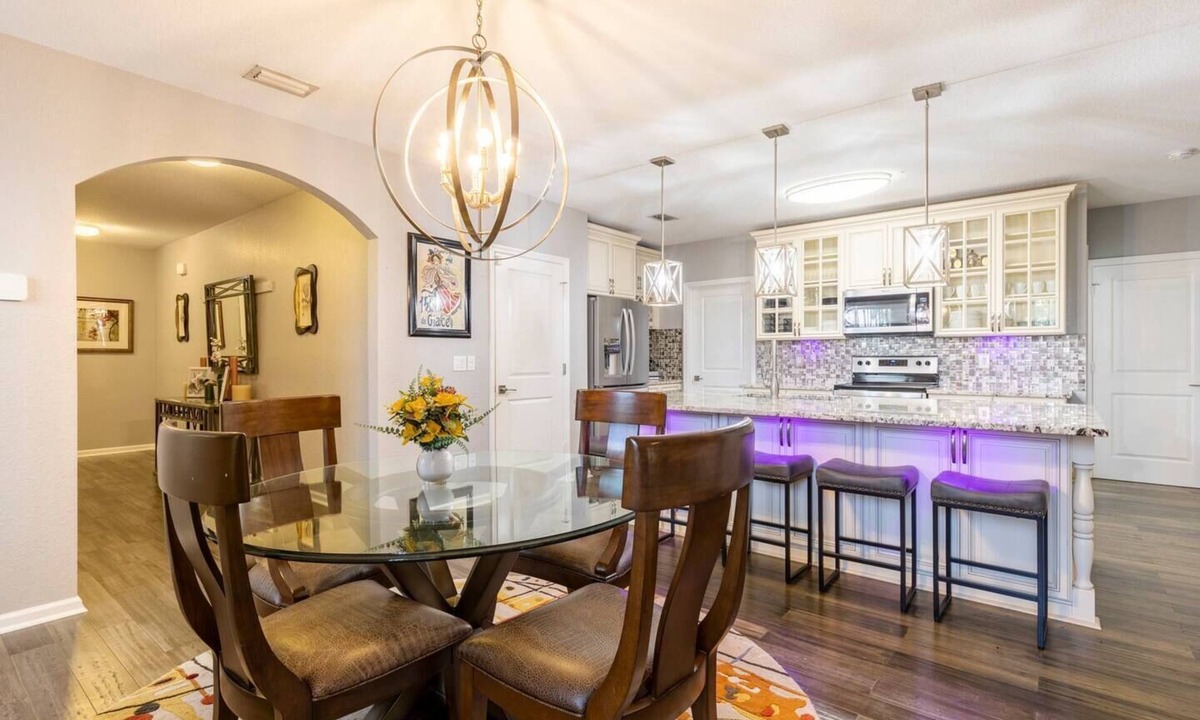 Haverhill House | 5-bedroom vacation home just 5 minutes from Palm Beach International Airport.
