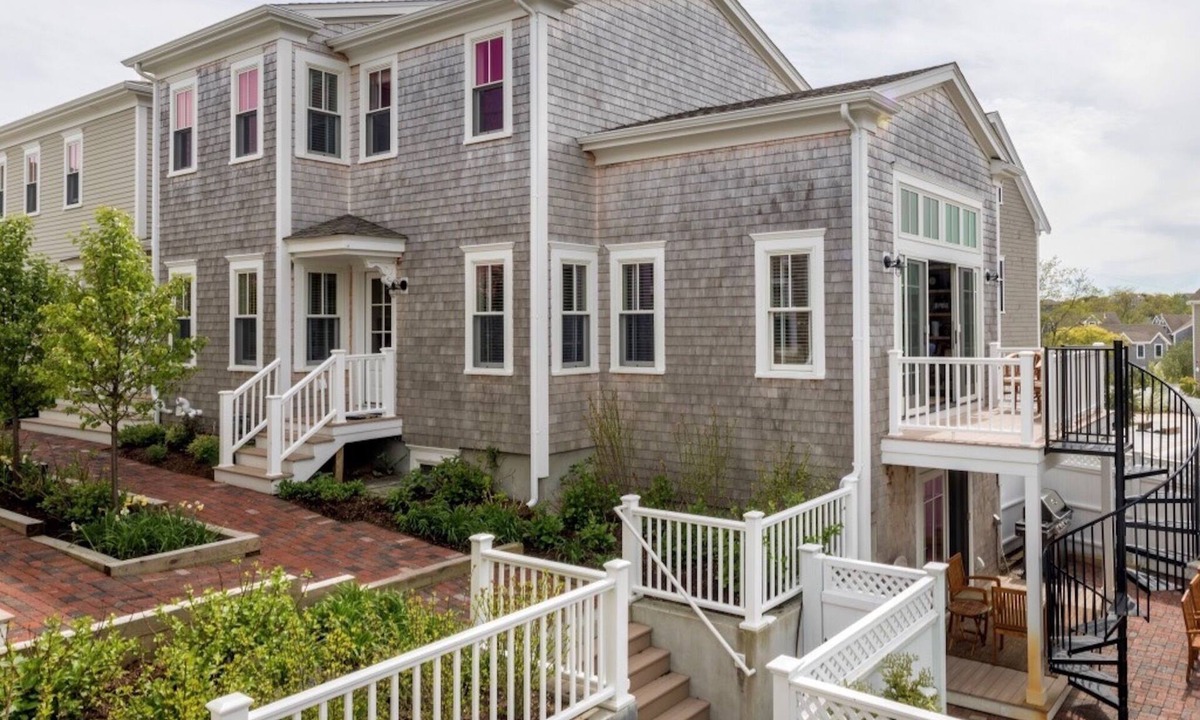 Provincetown House | 5 Bedrooms all with Ensuite Bathrooms. PROMO FOR WEEKLY STAY OF 5%