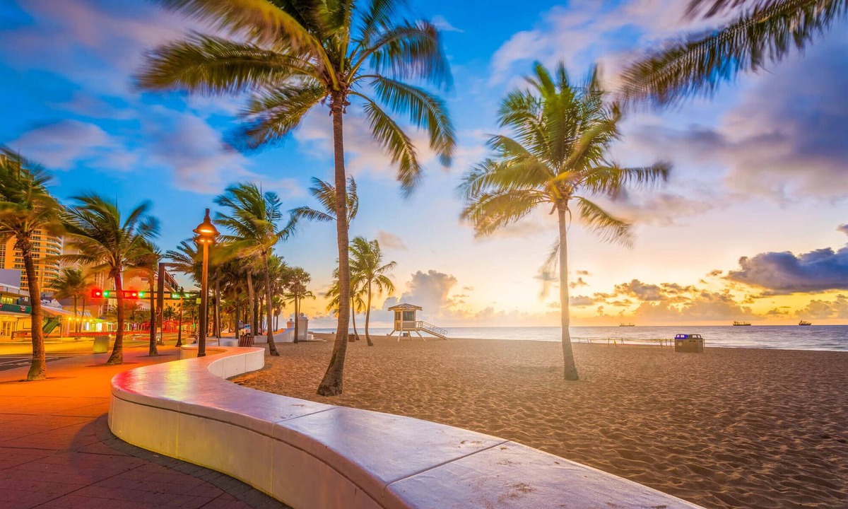 Coral Way House | 5 BEDS, 3br Stylish Home, 5 miles to Beach sleep 8