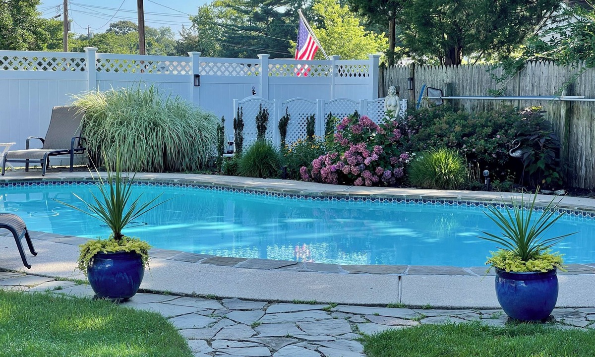 North Cape May House | 5 blocks to beach Sleeps 14, 3 Bath, Pool, Outdoor Shower 90/45 min to Philly/AC