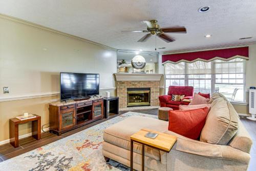 Newport News House | 5 Mi to Coliseum! Spacious Home in Hampton Roads