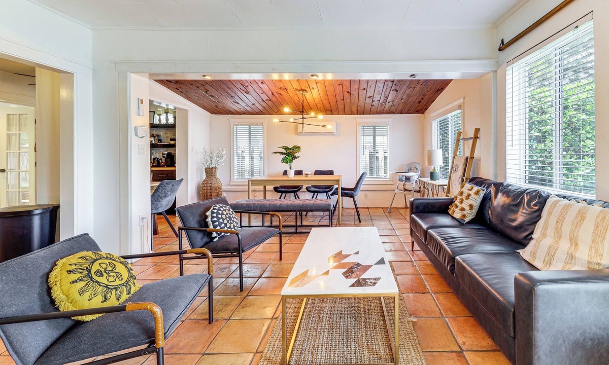 Edgewood Cottage | 5 Mi to Las Olas Beach! Bright Home w/Fenced Yard