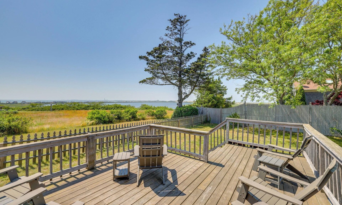North Truro House | 5 Mi to Provincetown! Water-View Beach House