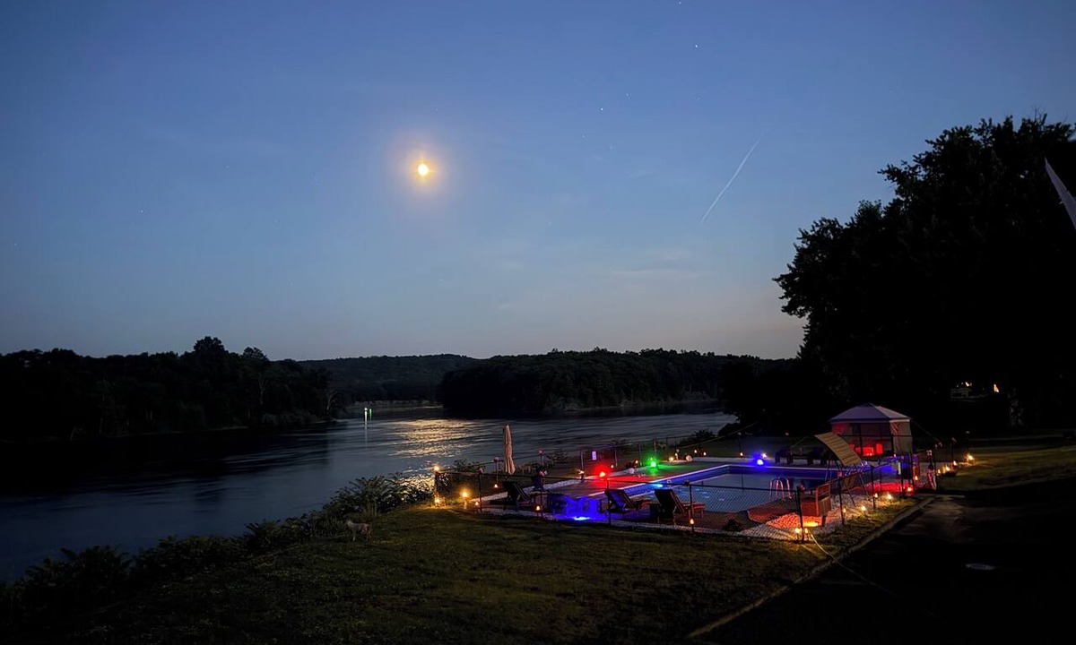 Stillwater House | 50% OFF SUMMER BY TRACK🏇TOWN🌃WATERFRONT 8 BEDS🏡HEATED POOL🏊‍♀️SAUNA🧖NEW DECK🌊 FISH🐟
