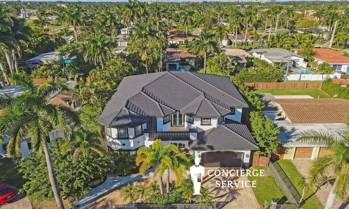 Hollywood Lakes House | 5600 SF Mansion. 5min to Beach/Gameroom/Pool