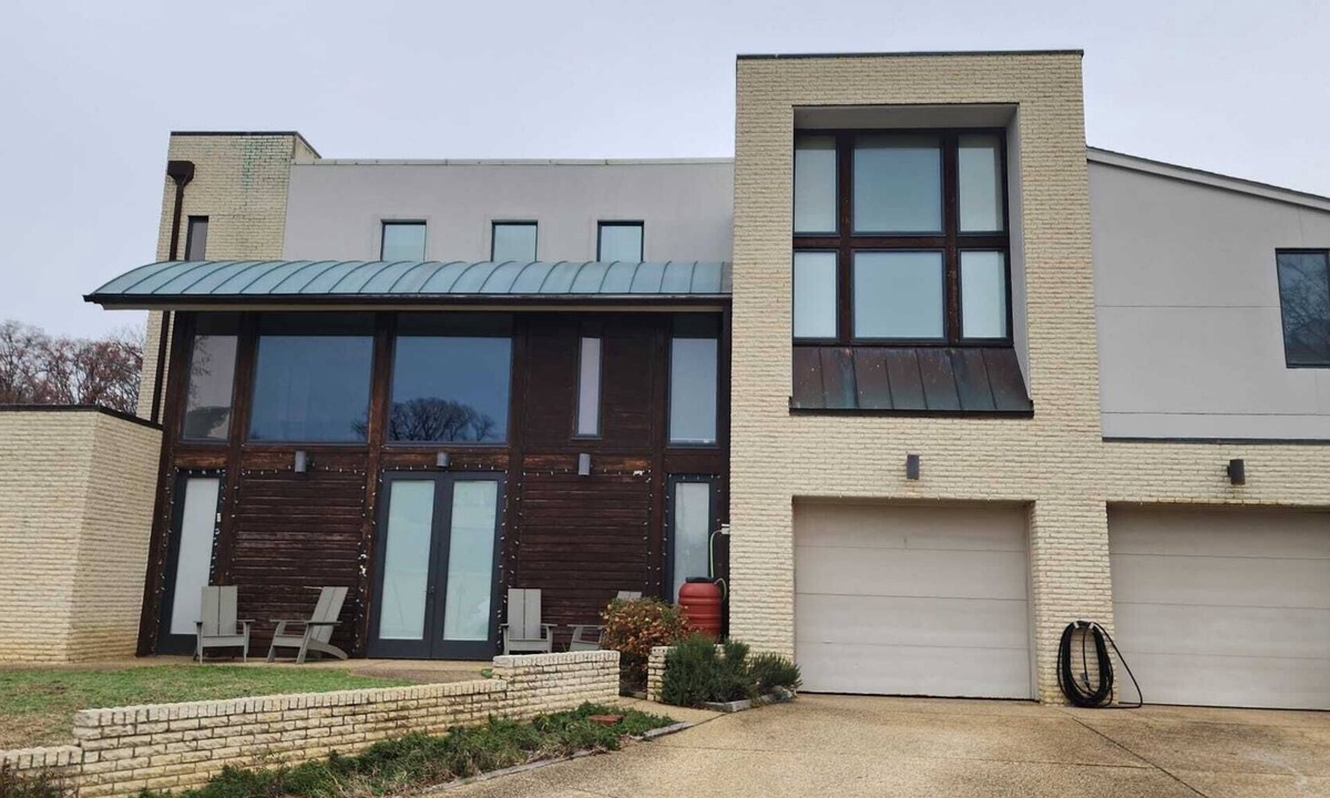 Nauck House | 5BR/3.5BA Arlington Home – Minutes to DC - Perfect for Large Groups and Events
