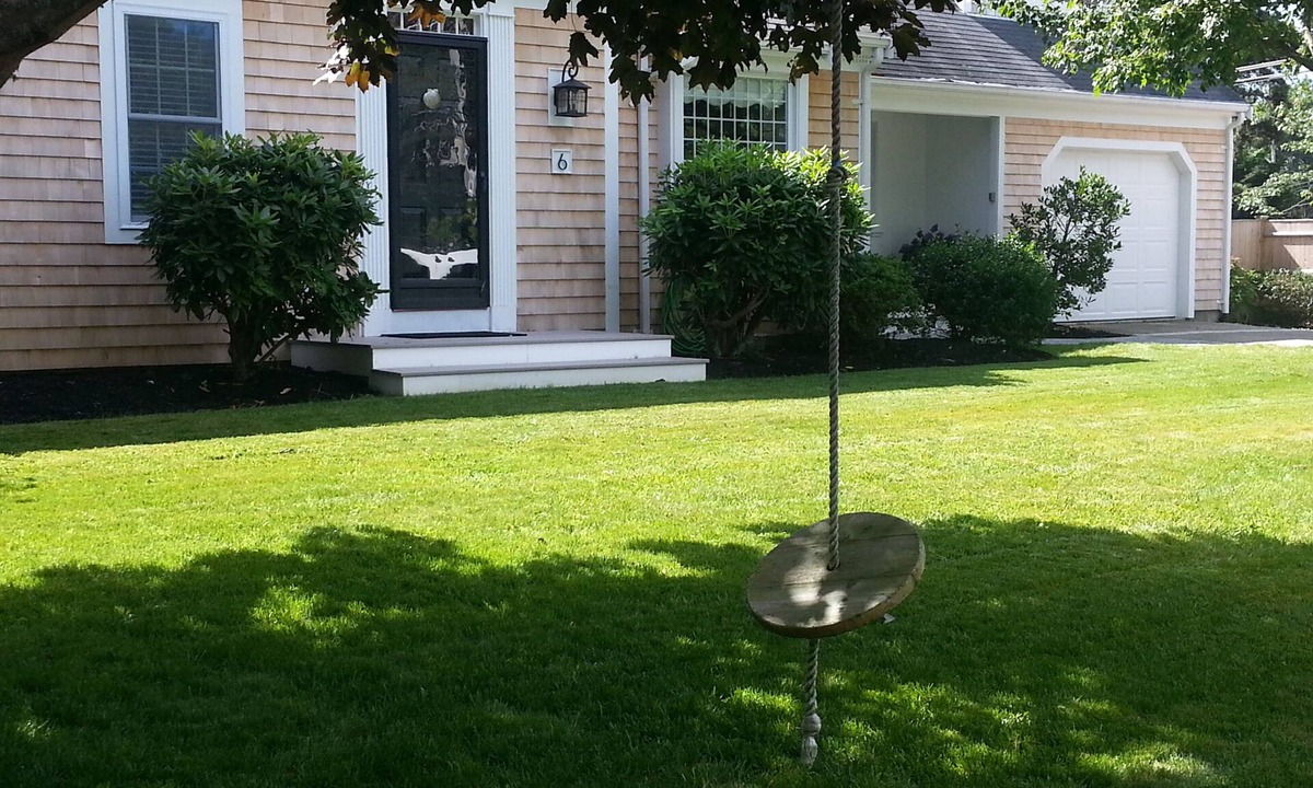 North Chatham House | 5BR-Beautiful Chatham-Year Round-Sleeps up to ten (10) & 1 Mile to Town!