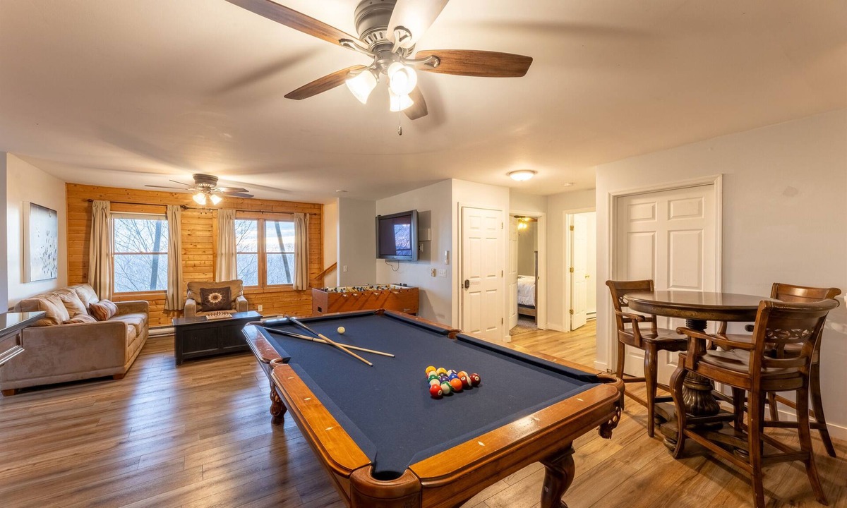 Edray Ski Chalet | 5BR Chalet at Snowshoe w/Hot Tub and On-Call Van