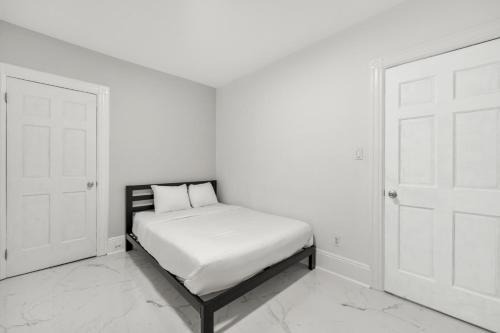 Constable Hook House | 5MIN walk NYC Train Massage Chair Sleeps 12Plus