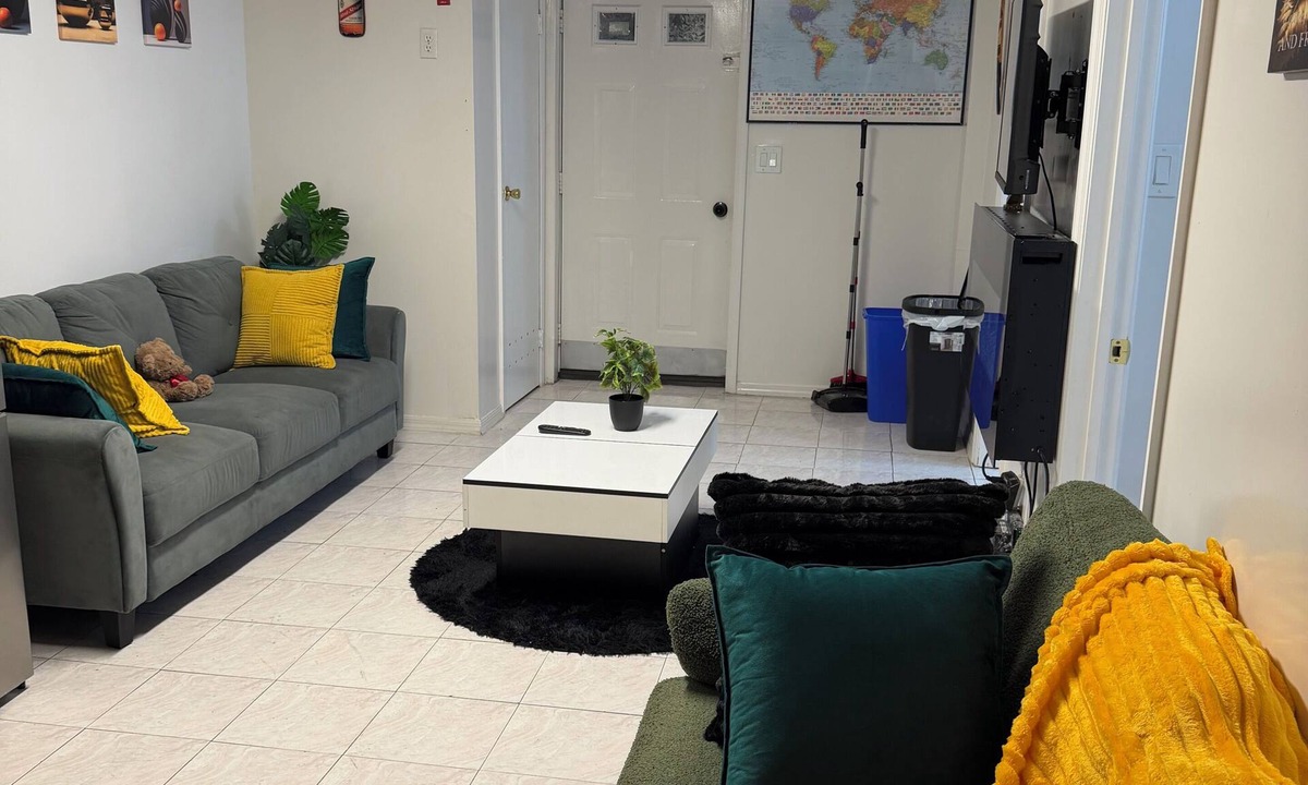 Ironbound District Apartment | 5mins to EWR. Close to NYC, JFK. 3-bedroom, 1-bath. Laundry available! Sleeps 8