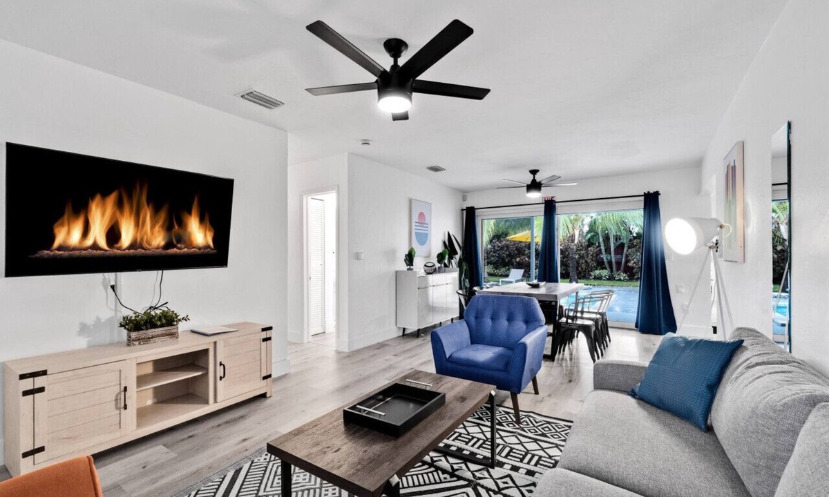 West Hollywood House | 6 Bedroom Hollywood Pool Home Oasis