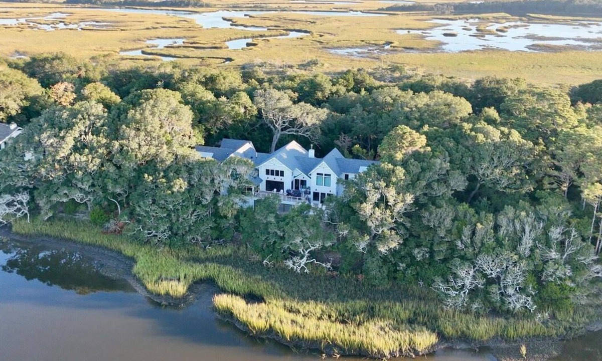Middle Island Plantation House | 6 Bedroom Marsh front Farm House Estate - New Construction - Sleeps 20!