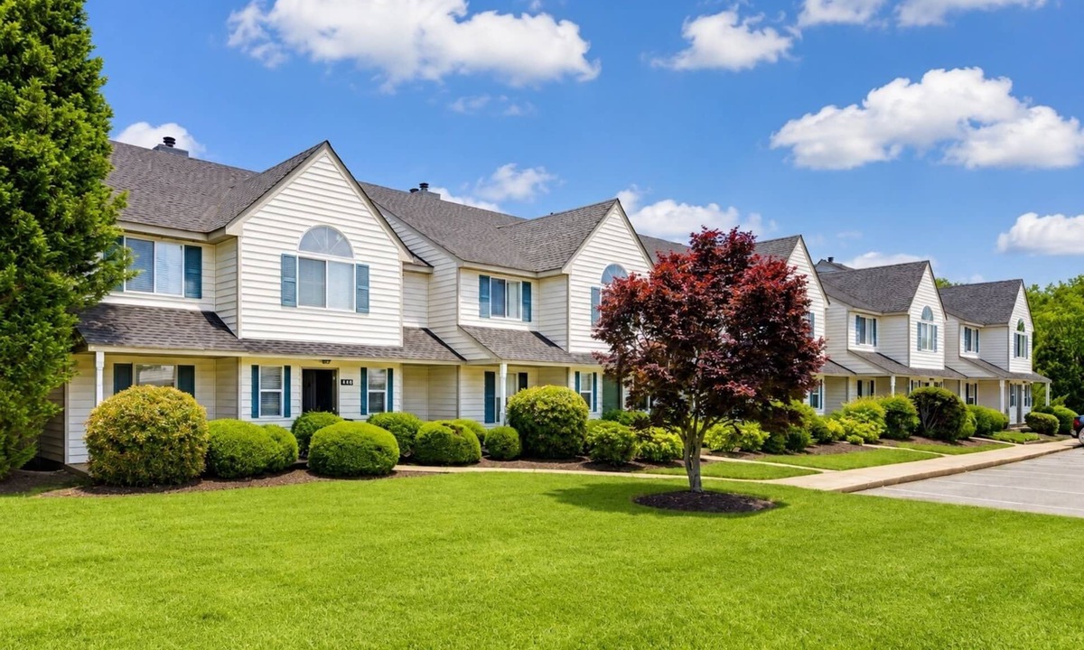 Berkeley House | 6 Bedrooms Total, Sleeps Up to 16 Guests, 2 Nearby Resort Townhomes,