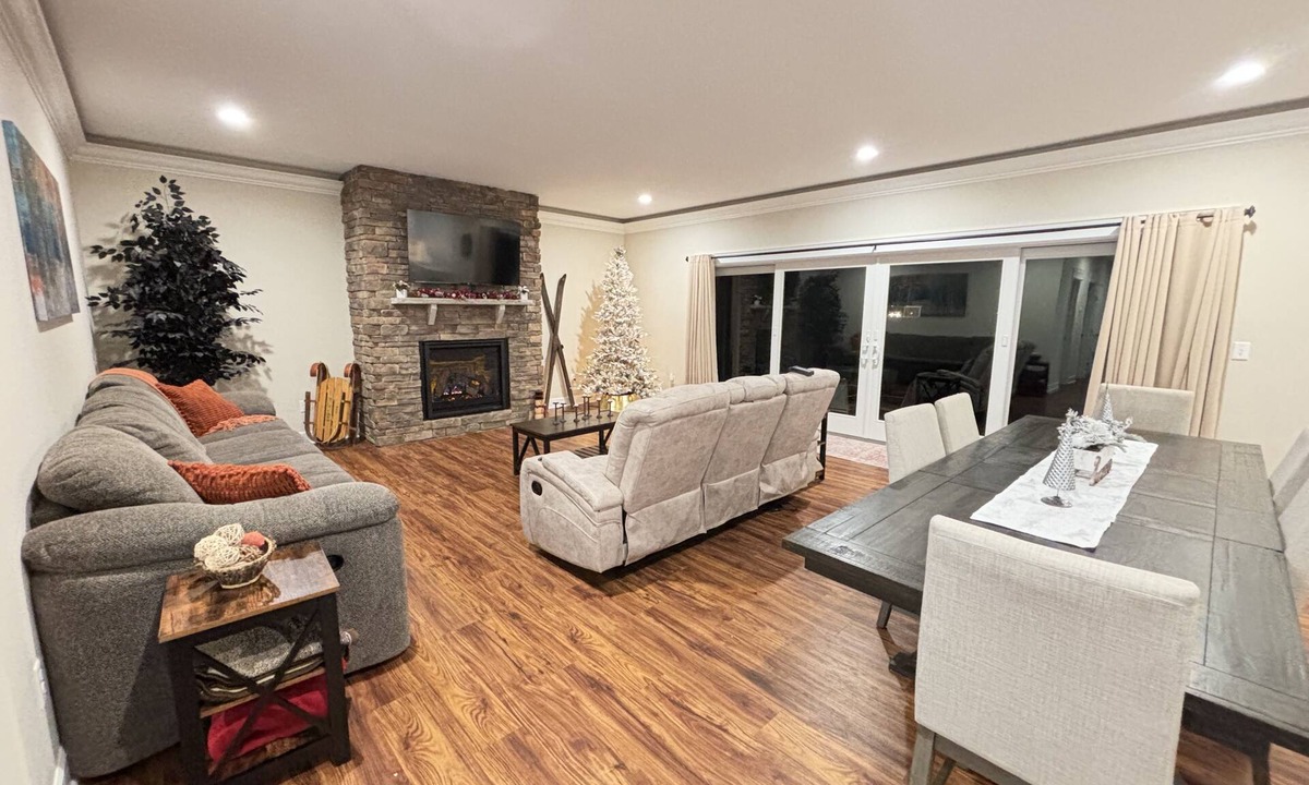 Ellicottville House | 6 BR+ 10min walk to town, golf 1.5 mi, game room, patio with fire table & grill!