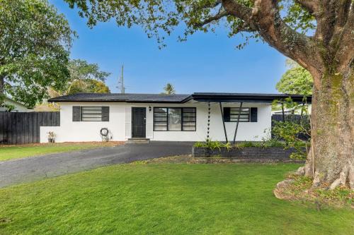 West Hollywood House | 6 Mi to Hard Rock Stadium: Retreat w/Private Pool