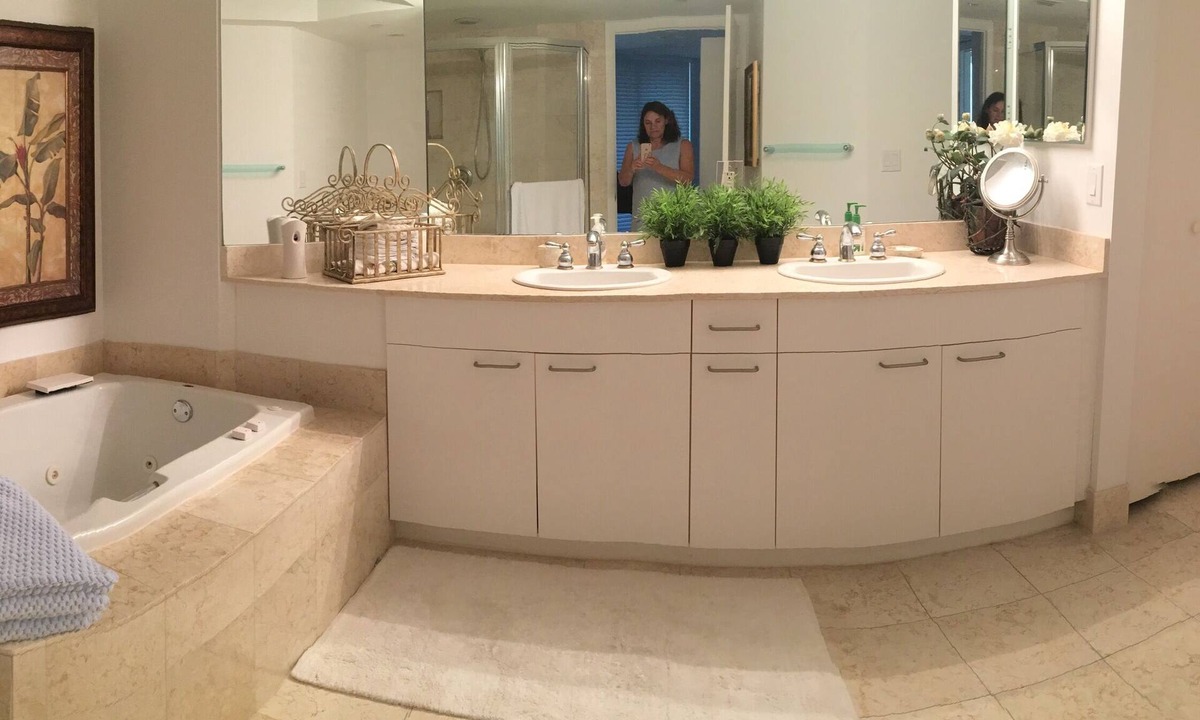 Aventura Condo | 6 monthAventura Luxury high end living Five 5 star upscale ,Full Spa, fitness