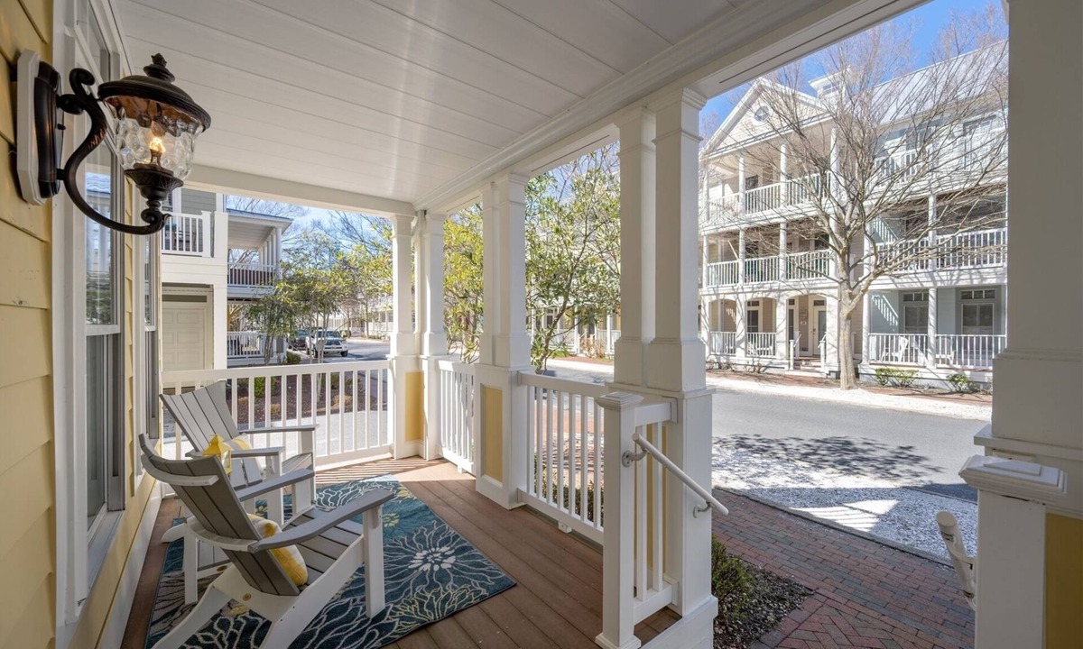 Sunset Island House | 67th St Townhome! Outdoor Pool, Gas Grill, Paddle Boards, FREE Linens/Towels