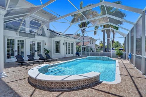 Hollywood Lakes Villa | 6BR Elegant Hollywood Lakes Mansion with Private Pool & Spa