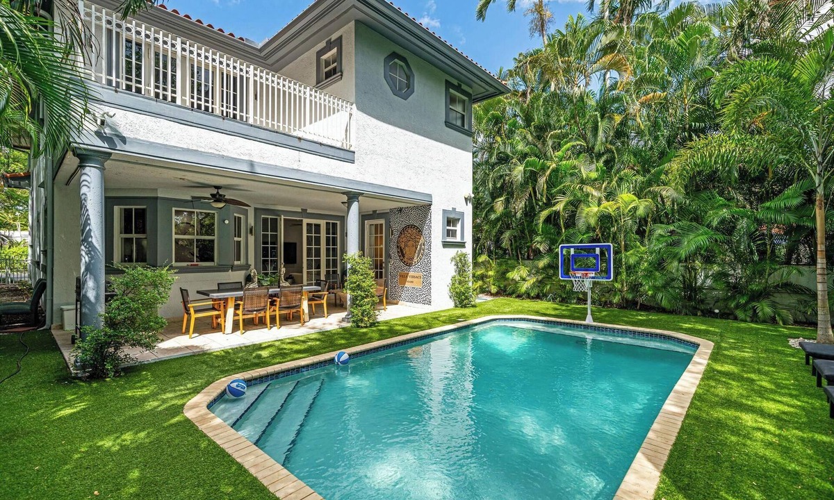 Miami Shores House | 6BR Lush Spacious Oasis Miami Shores, with Pool, BBQ & Billiards